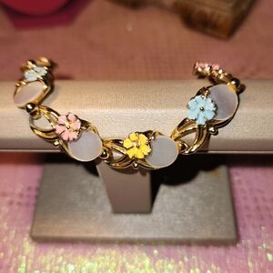 Vintage  Floral Bracelet EUC